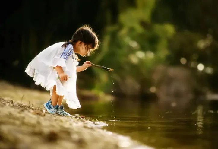 《亲爱的小孩》原唱是谁?