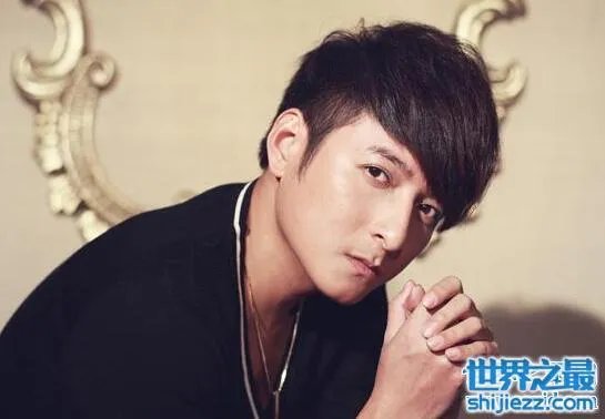 龙丹妮李维嘉结婚照曝光，师生恋隐婚七年备孕 