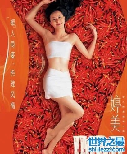 倪虹洁变性之前的照片，胶囊广告围丝巾遮挡喉结 