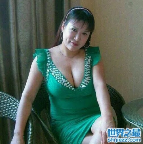 马蓉妈妈徐红微博开撕，61岁穿着暴露为老不尊 