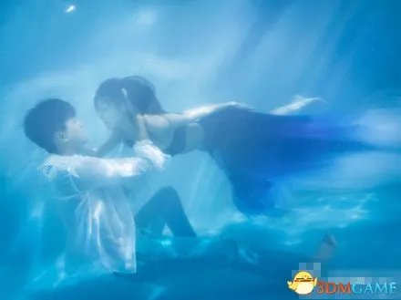 港星娶亿万港姐李洁莹 两人唯美甜蜜婚纱照曝光