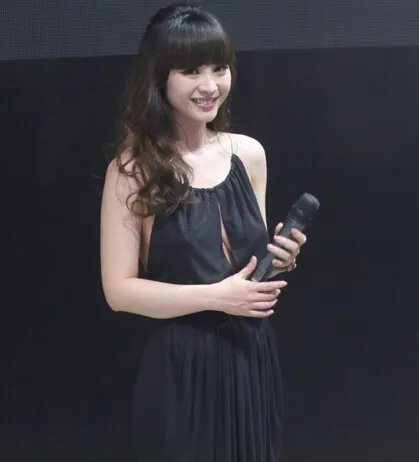 柳岩真空透视凸点图片曝光 黑色礼服性感诱惑