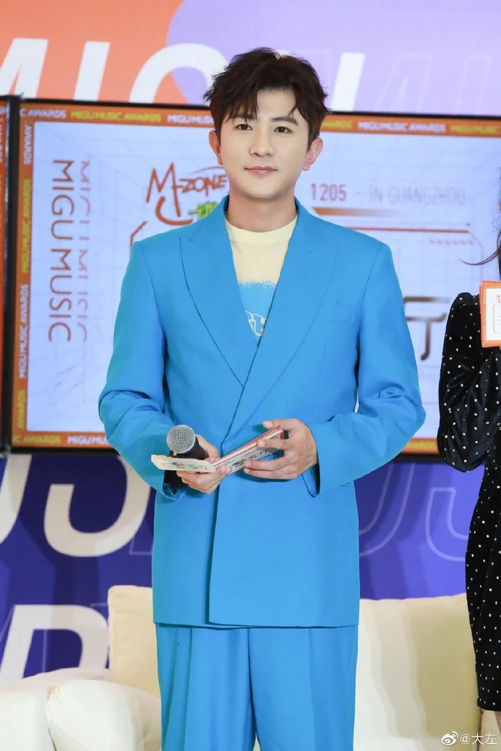 主持人大左女朋友是谁 传言他是GAY真的假的