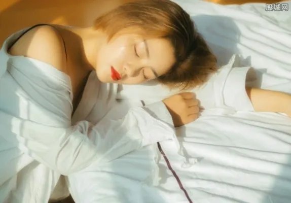 美女手抄笔记走红 长得漂亮写字又好看简直很迷人