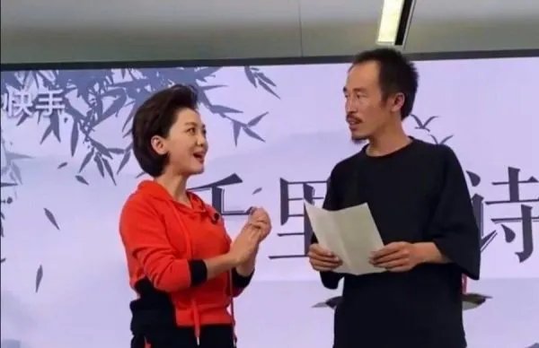 海霞和工地诗人的朗诵邀约实现了，网友对此有何评价？