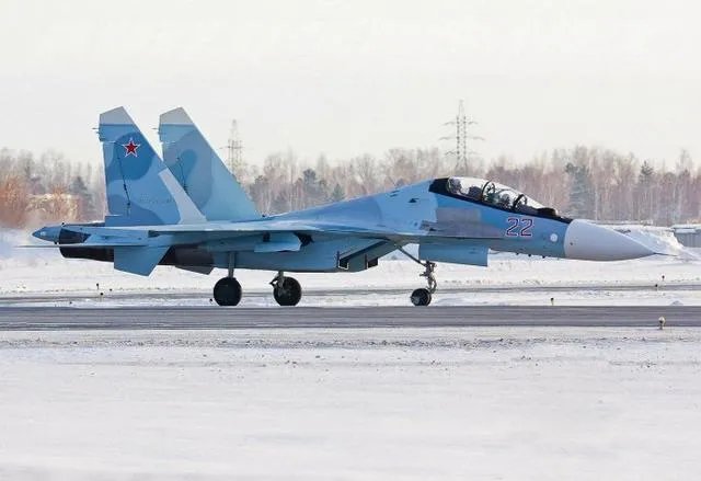 中俄联合军演开始，你认为歼-20对比苏-30SM有哪些优势？