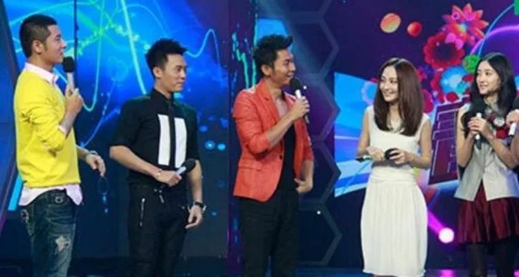 快乐大本营姚笛任重做客  亲密合影无惧绯闻