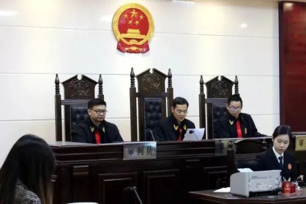 女子送男友40万礼物被法官灵魂拷问，最后调解的结果如何？