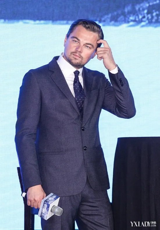 莱昂纳多北京写书法全程带笑不解迷醉