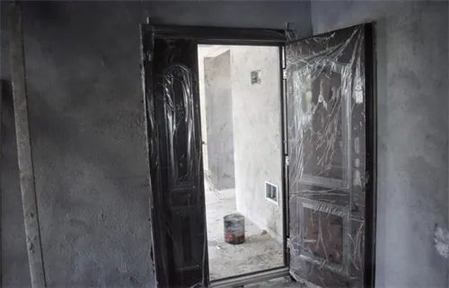 门旧了怎么翻新