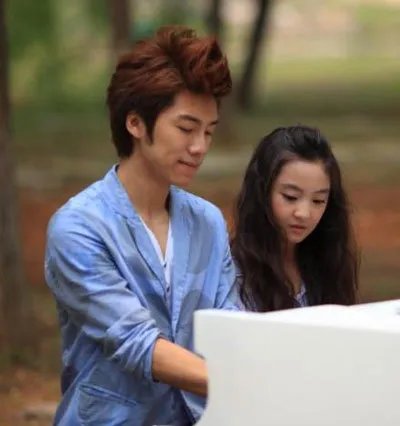 张木易和miki图片曝光 海量接吻照片引人羡慕