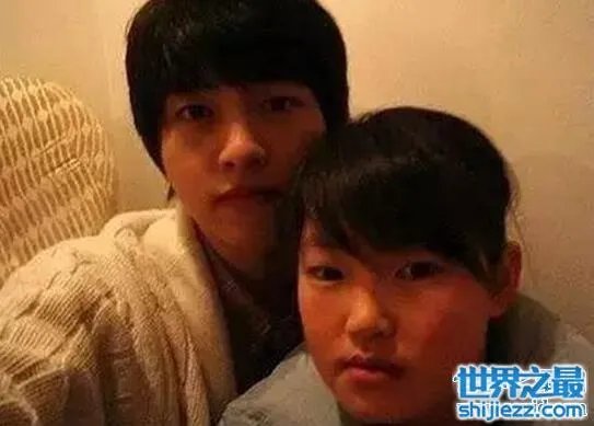 宋仲基整容前的照片对比，和亲妹妹容貌相差巨大 