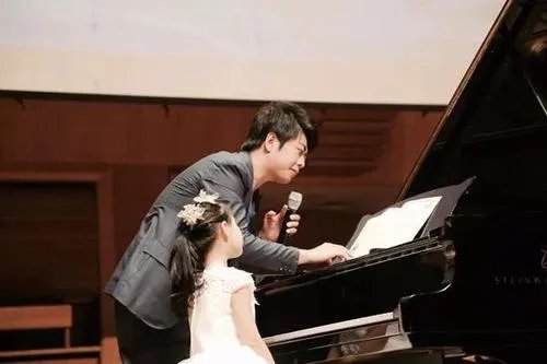 郎朗宣布妻子怀孕喜讯，你会对外公布这些事情吗？