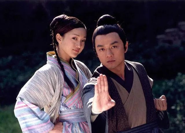 翁美龄、黄日华版的《射雕英雄传》是众多改编版中最经典的吗？哪些角色让你过目不忘？