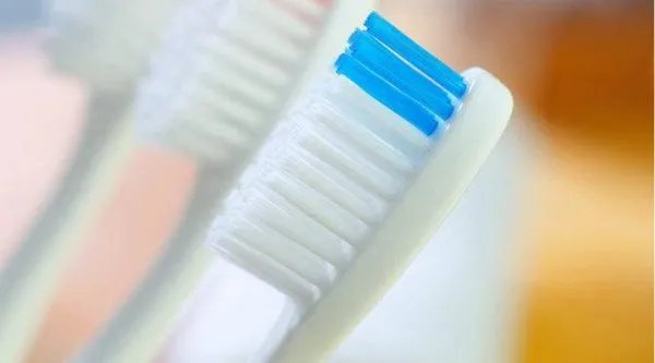 奢侈品手写师用牙刷写字,他是如何练就成功的?