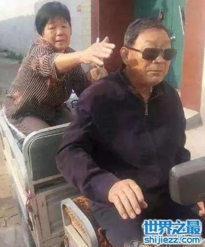 马蓉妈妈徐红微博开撕，61岁穿着暴露为老不尊 