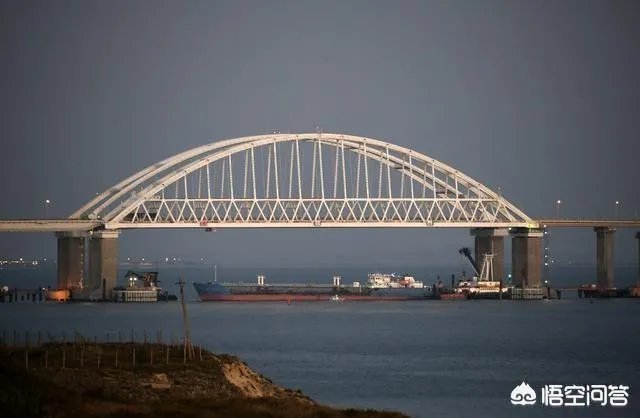 如何看待俄罗斯军舰向乌克兰开火，俄乌局势将会如何发展？