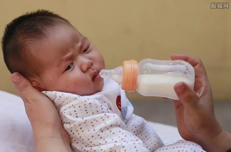 三鹿奶粉事件举报人是谁 三鹿奶粉改名什么名字