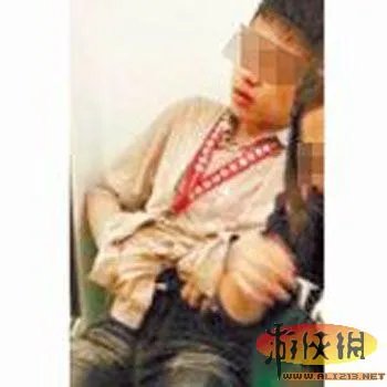 台湾地铁上演活春宫 学生情侣当众偷吃禁果