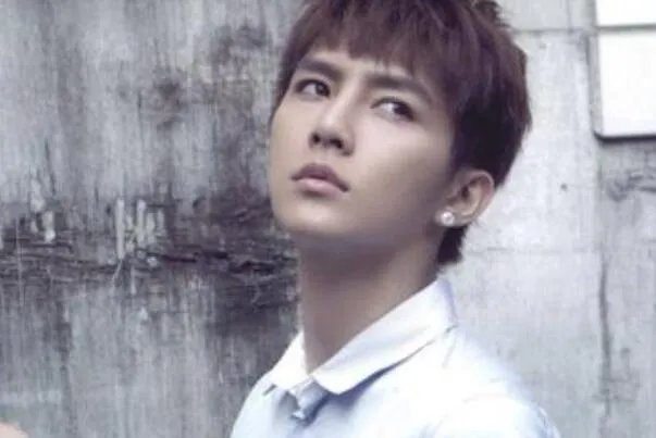 炎亚纶十大热门歌曲排行榜：《被忘录》上榜，第一生深情款款