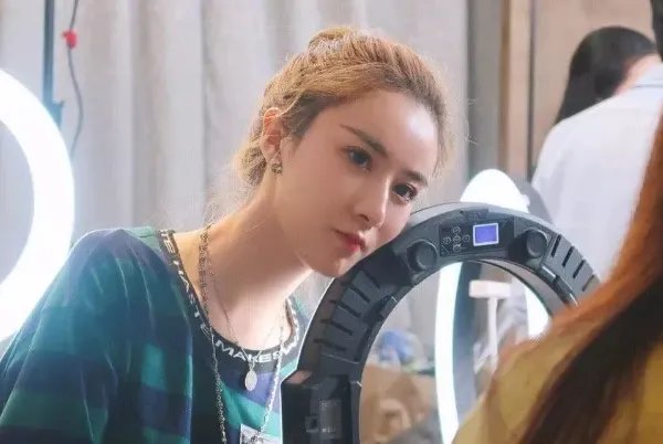 薇娅做手术上热搜，她是得了什么病了