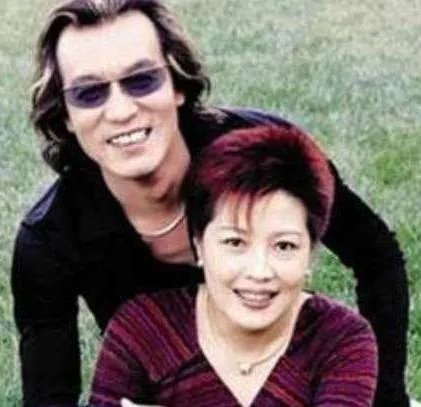 哈文罕见晒比基尼照 哈文和李咏最新美丽照片