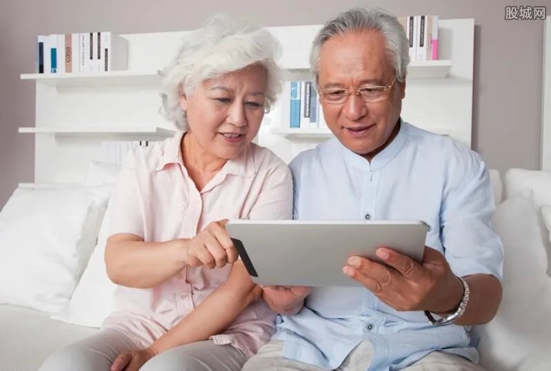 九旬老夫妻拍大片 年轻人也比不上的画风