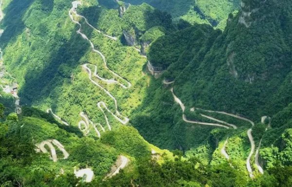 张家界坠亡女骑手曾说或是最后一次参赛，骑自行车要注意哪些安全问题？