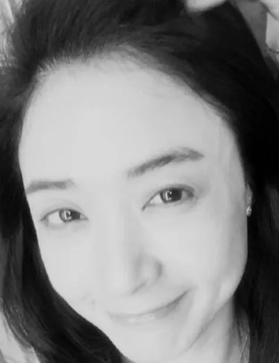 《守婚如玉》蒋欣晒黑白照曝光 “疯狂”演绎爱与痴