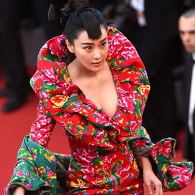 【图】张馨予戛纳礼服照曝光 性感与时尚并存