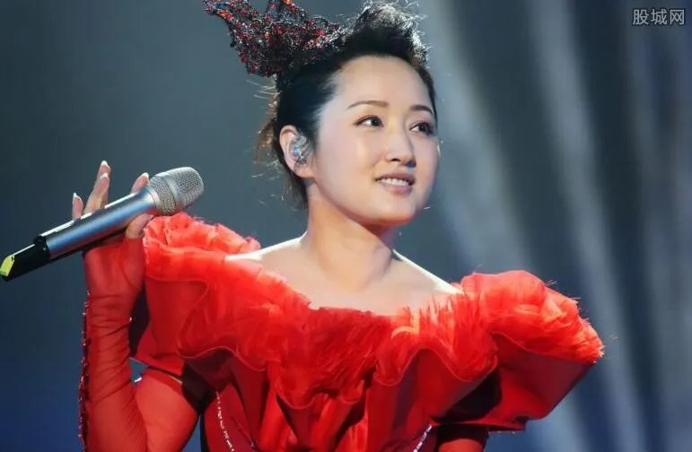 杨钰莹为家乡捐款获称赞 杨钰莹为何至今仍独自一人