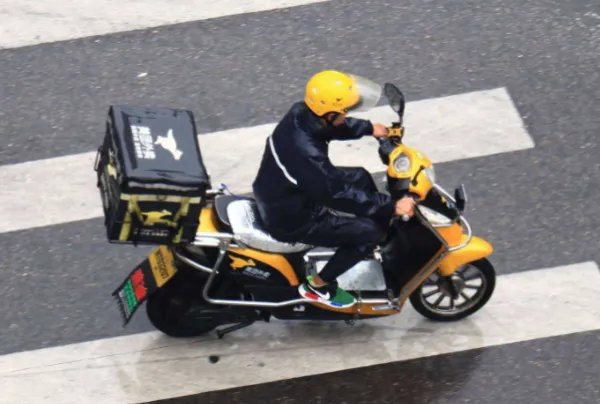 点外卖恶意差评获利上千元被批捕,外卖差评对店家影响有多大?