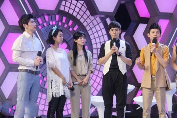 快乐大本营李晟张睿赵丽颖同台  上演“女神争夺战”