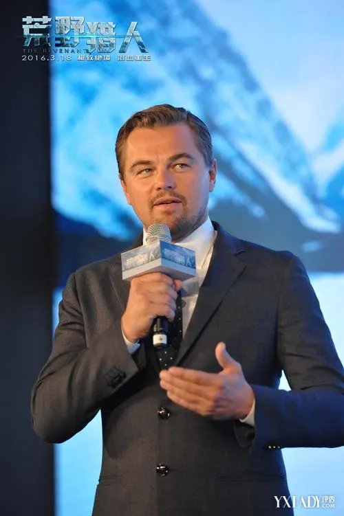 莱昂纳多北京写书法全程带笑不解迷醉