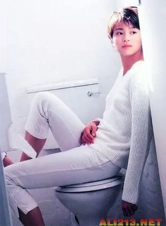 微博平胸大赛走红 盘点那些可爱的平胸女星