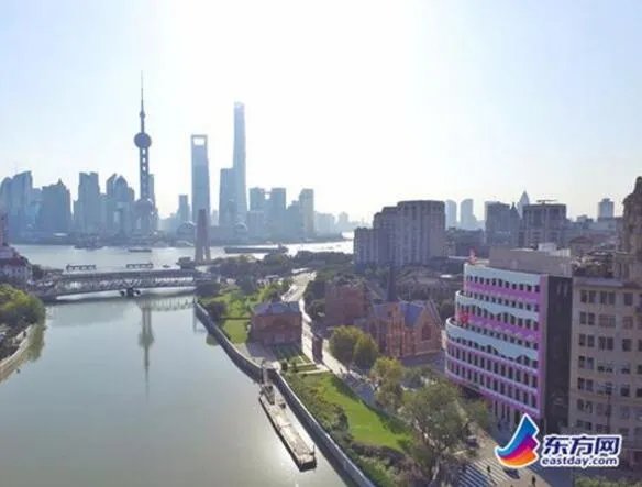 外滩现草莓蛋糕楼 专家质疑该楼违规