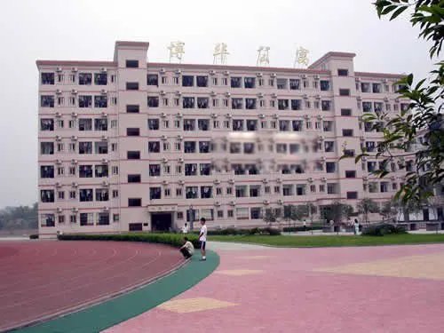 泸县一中门事件怎么回事 学生时代的大胆偷吃