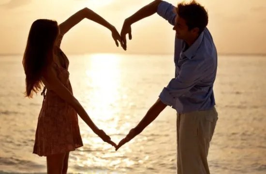 委员建议男女共担社会化分担家务，家长里短的事情政策上怎么明确？