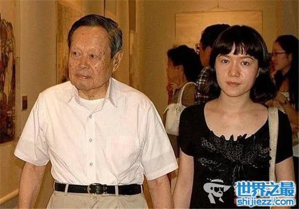 杨振宁弃外国国籍回国,竟是为了中国养老福利