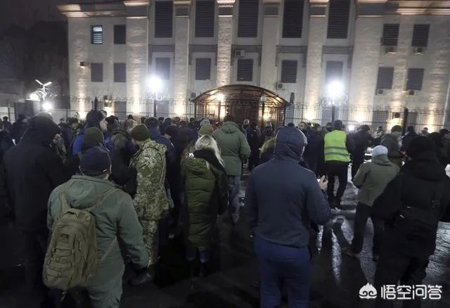 如何看待俄罗斯军舰向乌克兰开火，俄乌局势将会如何发展？