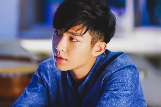 炎亚纶十大热门歌曲排行榜：《被忘录》上榜，第一生深情款款