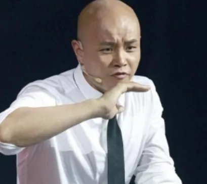 对于“强吻谢娜”这件事,乐嘉是如何回应的?