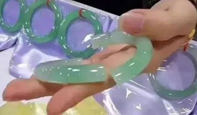 摔断玉镯女子失联是怎么回事？