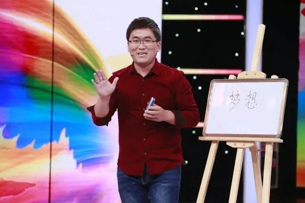 警方回应网红吐槽青岛物价贵被打，此事的前因后果是什么？