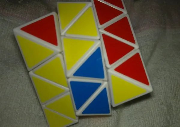 65岁奶奶通过职业魔方考级，学习魔方可给我们带来什么益处？