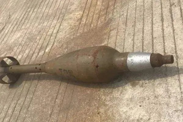 村民家门口挖出16枚炮弹,长时间不用的炮弹会爆炸吗?