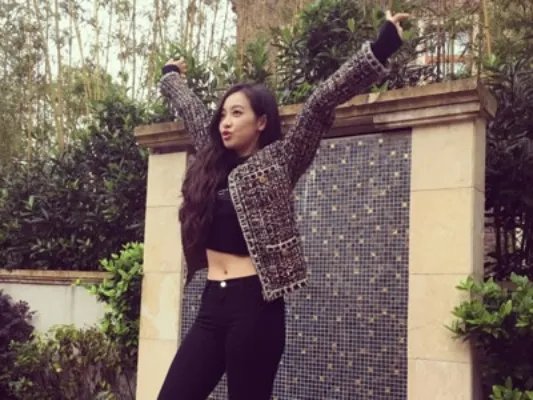 宋茜高难度睡姿：粉丝看了心疼（图）