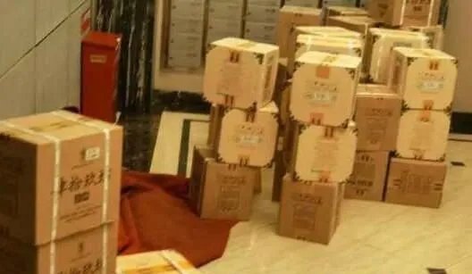 居民在家存放1000多箱高度白酒是怎么回事?
