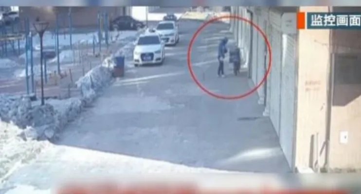 送餐员遇馋鬼是怎么回事：外卖被偷吃终于真相了