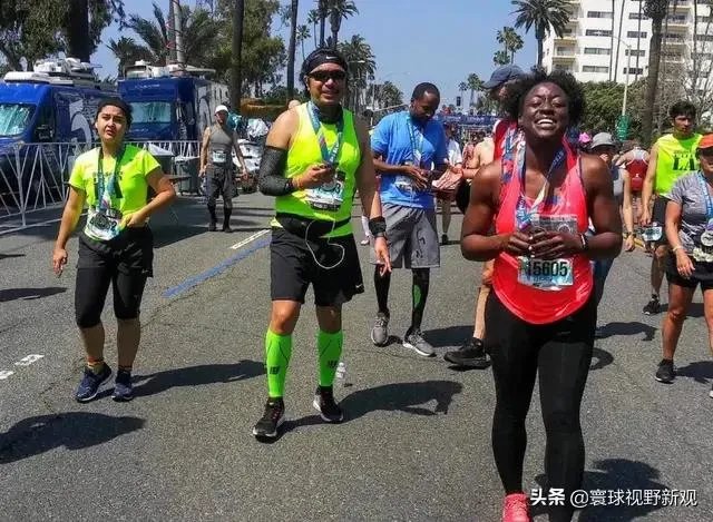 美国新冠肺炎病例每日成几万例的增长难道真的就控制不了？